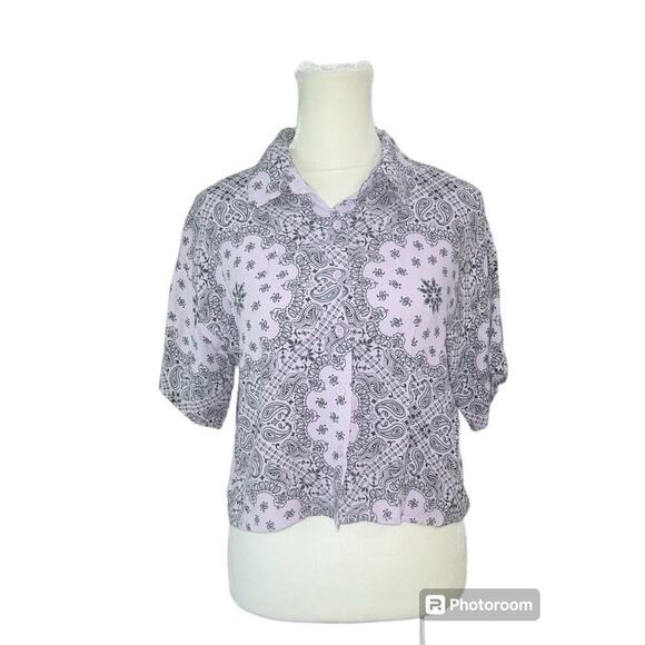 Forever 21 Lilac Bandanna Print Crop Button Down Top Size Small - Picture 1 of 4